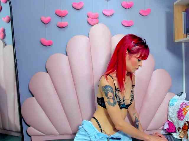 LUCY_MILLER webcam