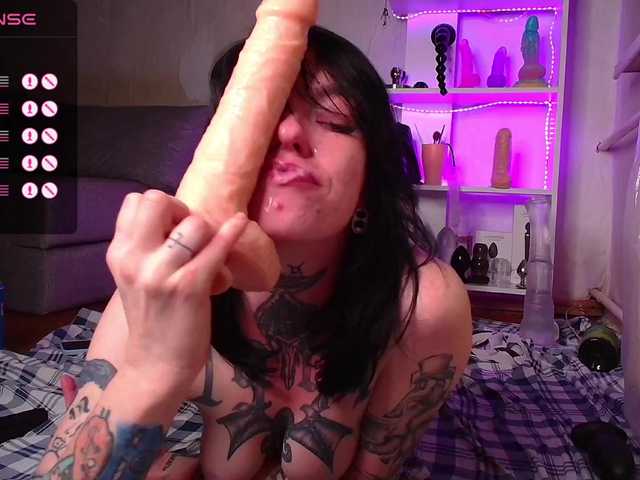 ArinaTheKink's BongaCams show and profile