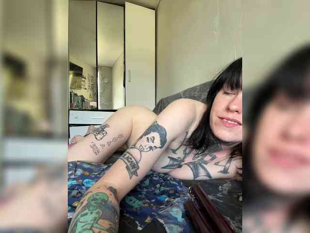 ArinaTheKink webcam