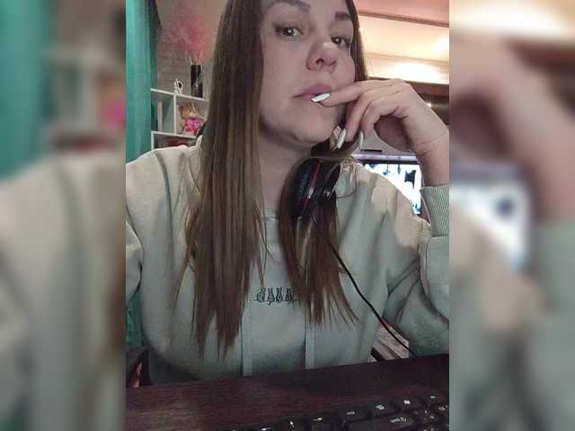 Niki233221's BongaCams show and profile