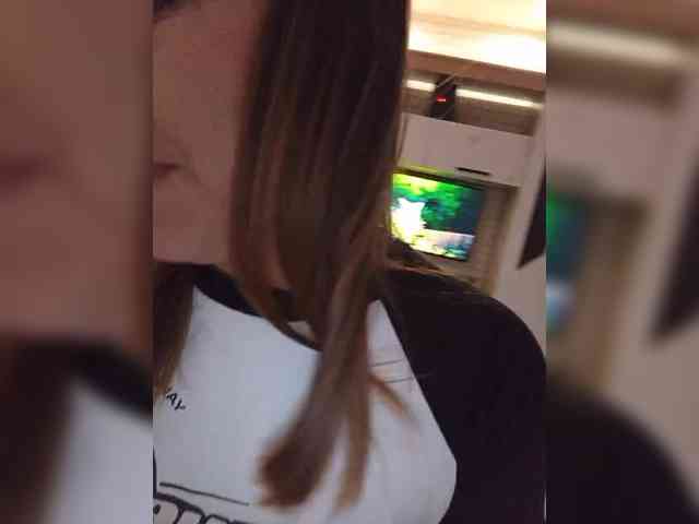 Niki233221 webcam