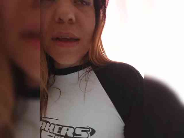 Niki233221 webcam