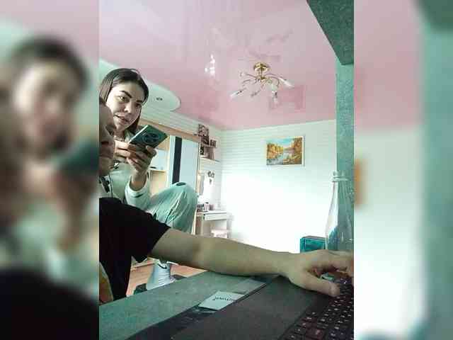Niki233221 webcam