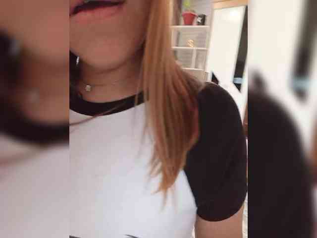 Niki233221 webcam