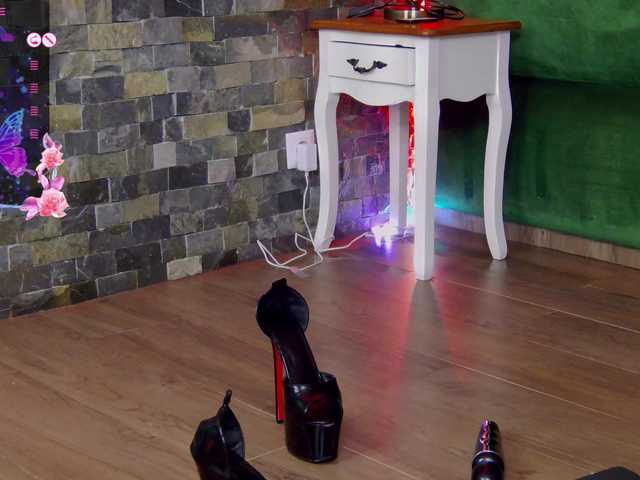 SelenSummer's BongaCams show and profile