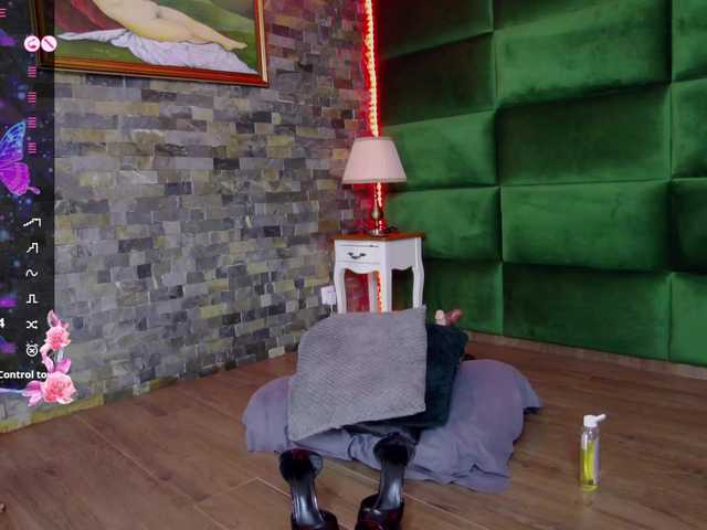 SelenSummer's BongaCams show and profile