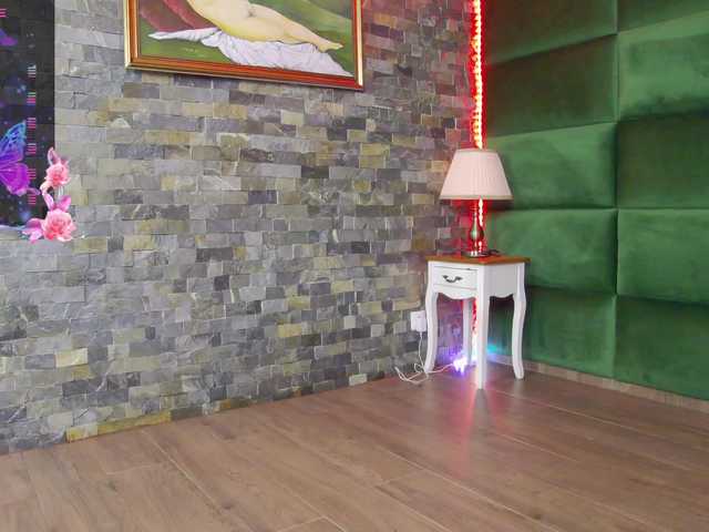 SelenSummer's BongaCams show and profile