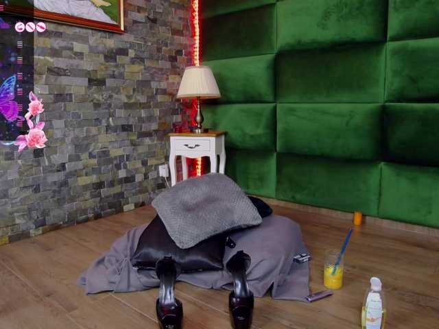 SelenSummer's BongaCams show and profile