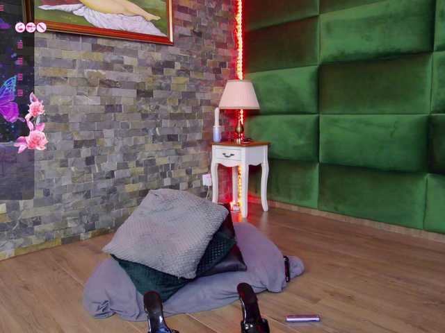 SelenSummer live cam profile