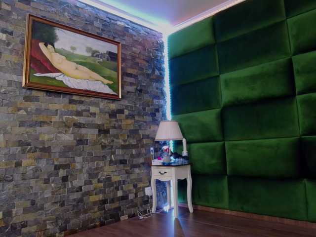 SelenSummer's BongaCams show and profile