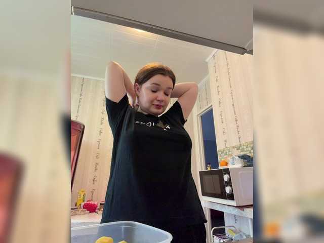 SweetKarinaa's BongaCams show and profile