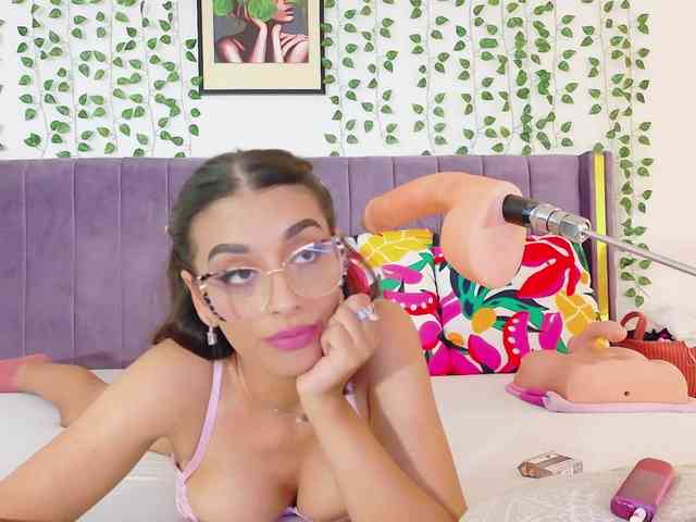 Lilithcapri7 webcam