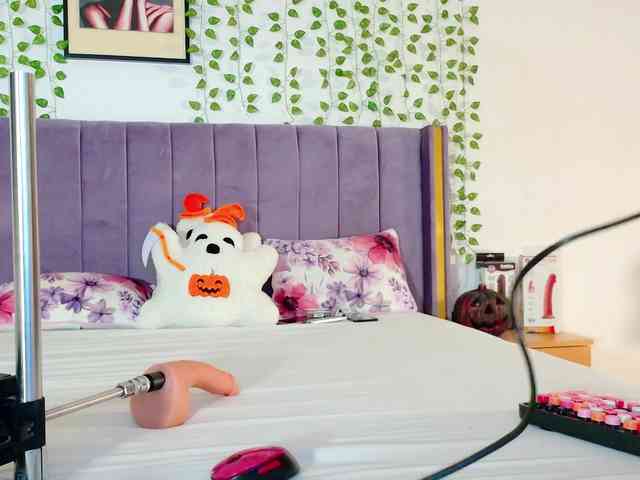 Lilithcapri7 webcam