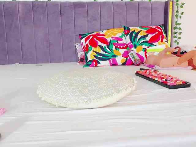 Lilithcapri7 webcam