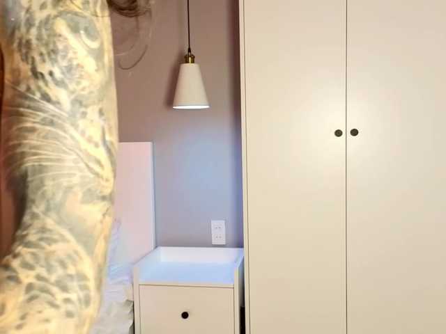 Opskira's BongaCams show and profile