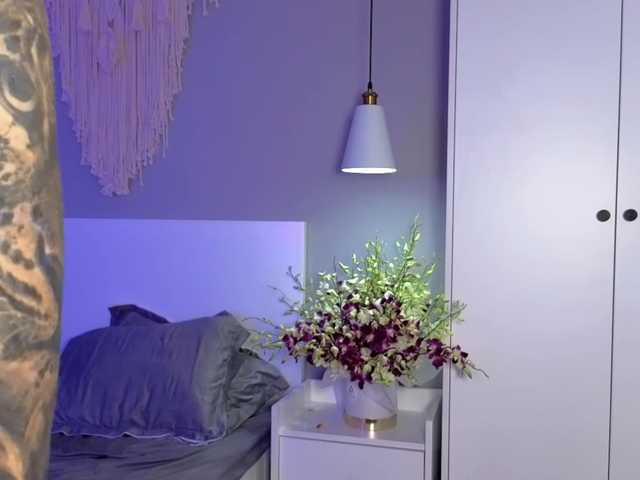 Opskira's BongaCams show and profile