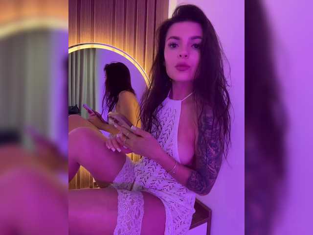 Opskira's BongaCams show and profile