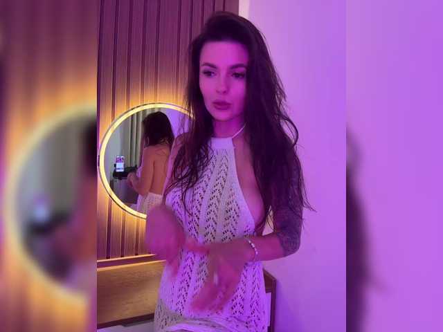 Opskira's BongaCams show and profile