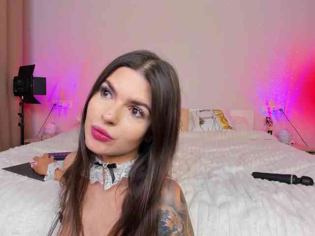 Oops_kiraa webcam