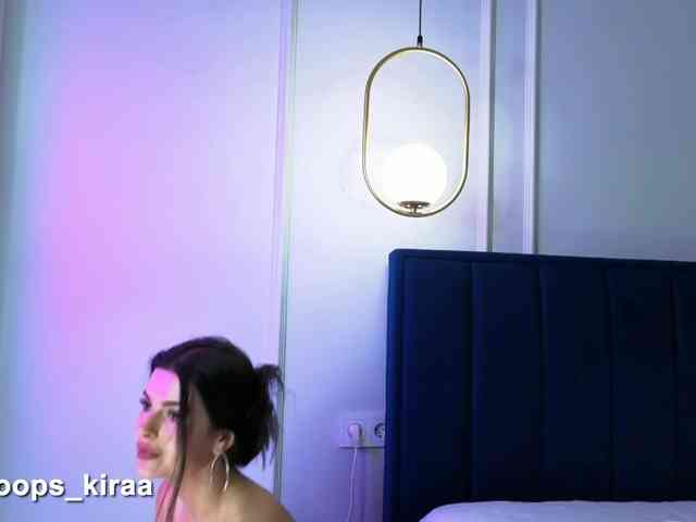 Oops_kiraa webcam