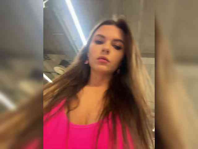 Oops_kiraa webcam