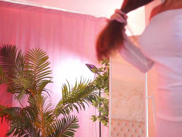 MissKiarra's BongaCams show and profile