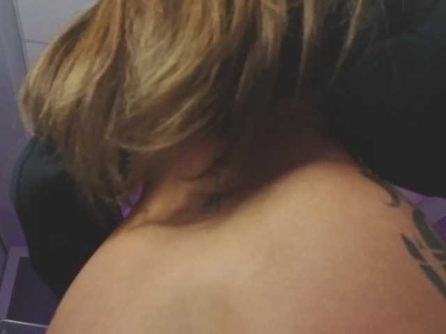 MissKiarra's BongaCams show and profile