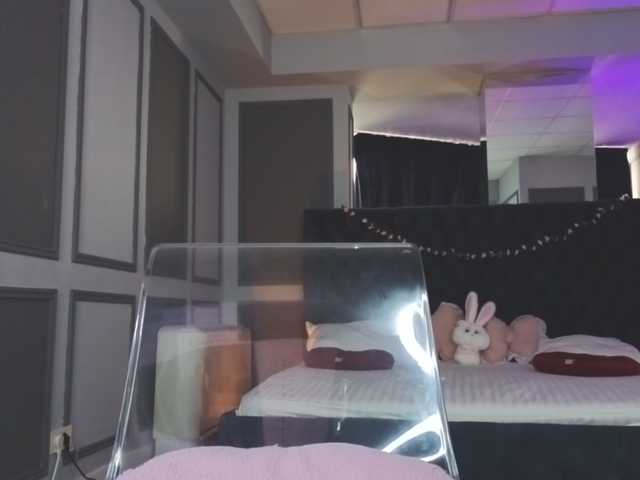 MissKiarra's BongaCams show and profile