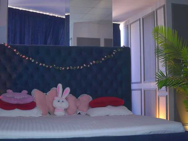 MissKiarra's BongaCams show and profile