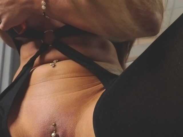 MissKiarra's BongaCams show and profile