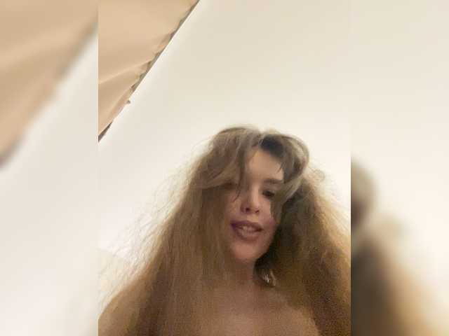 LadyEmily's BongaCams show and profile