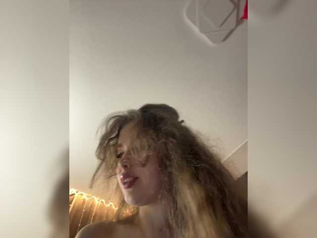 LadyEmily's BongaCams show and profile