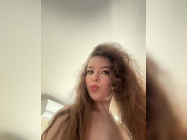 LadyEmily's BongaCams show and profile