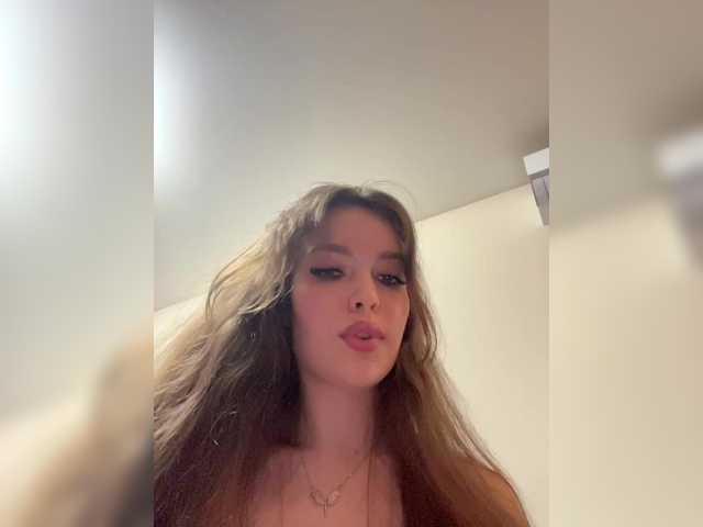 LadyEmily's BongaCams show and profile