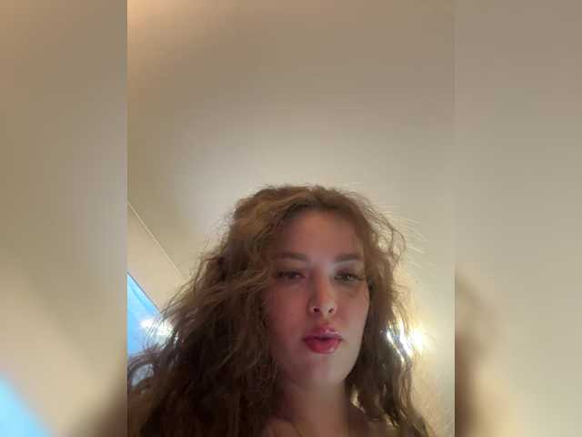 LadyEmily's BongaCams show and profile