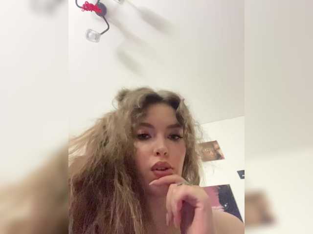 LadyEmily's BongaCams show and profile