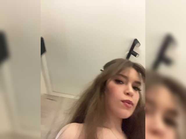 LadyEmily's BongaCams show and profile