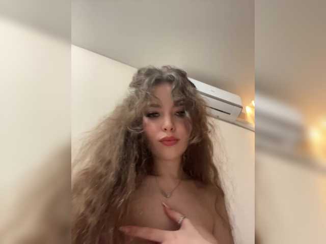 LadyEmily's BongaCams show and profile