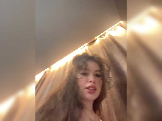 LadyEmily's BongaCams show and profile