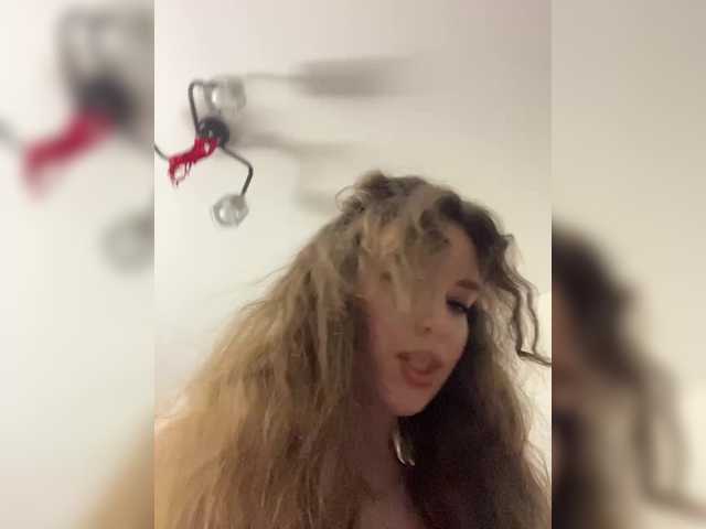 LadyEmily's BongaCams show and profile