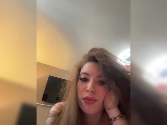 LadyEmily's BongaCams show and profile