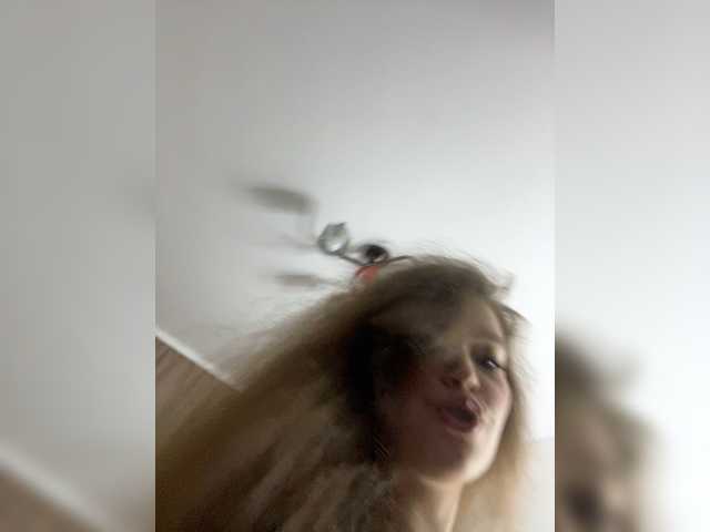 LadyEmily's BongaCams show and profile