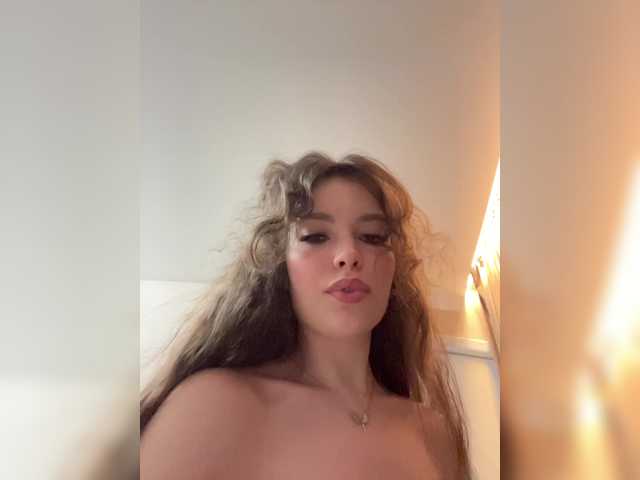 LadyEmily's BongaCams show and profile