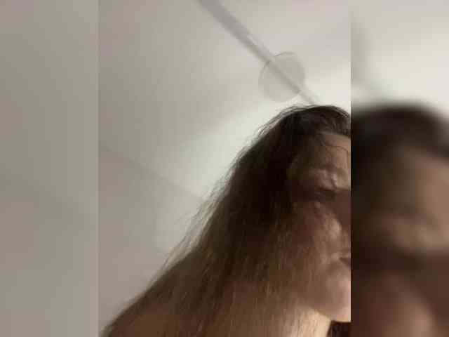 YourLadyyy webcam