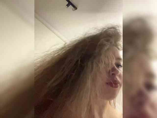YourLadyyy webcam