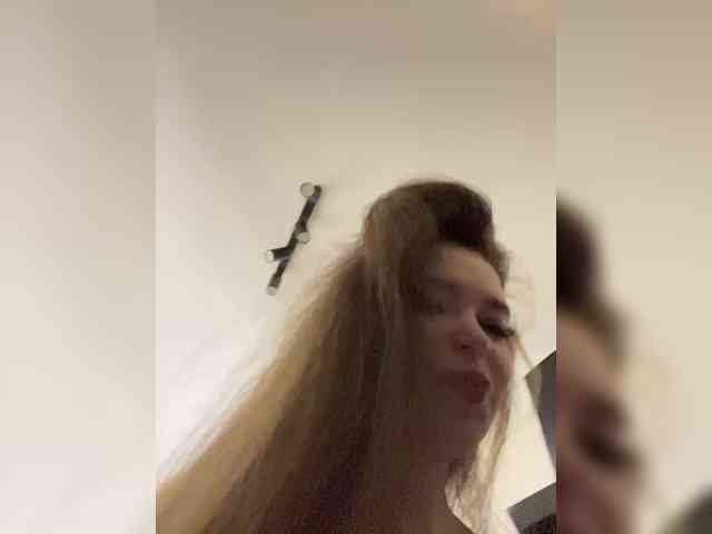YourLadyyy webcam