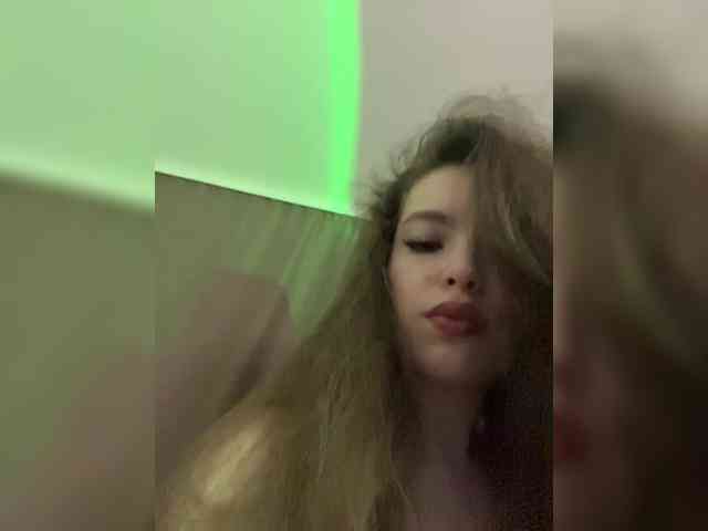 YourLadyyy webcam