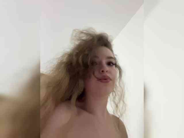 YourLadyyy webcam