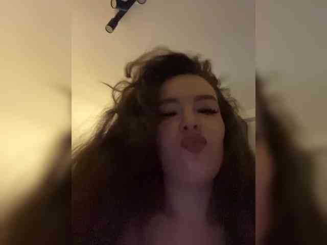 YourLadyyy webcam