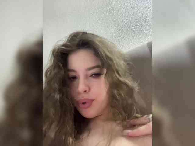 YourLadyyy webcam
